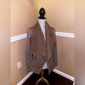 Super comfortable jacket stretch material arms